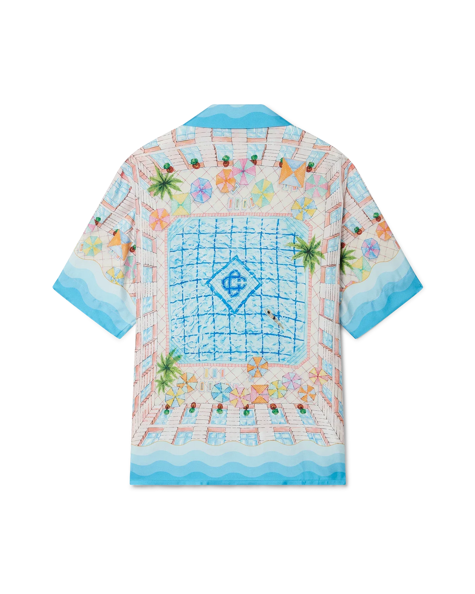 El escote de la camisa de seda