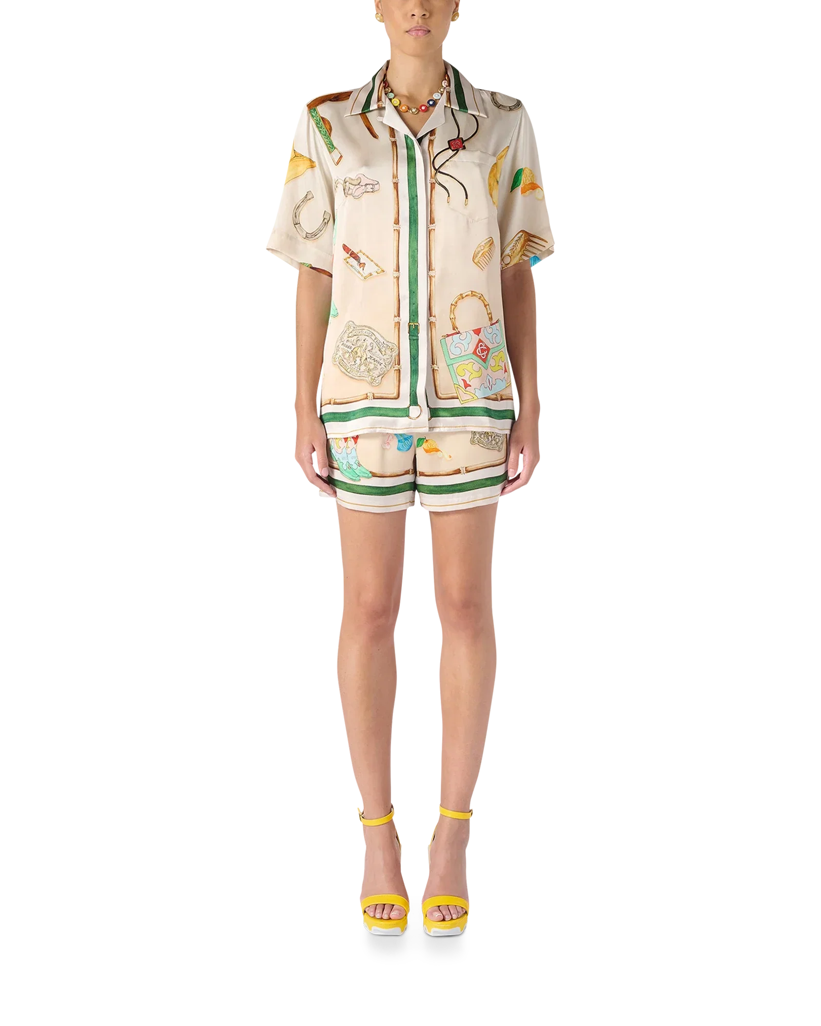 La camisa de seda del establo blanco