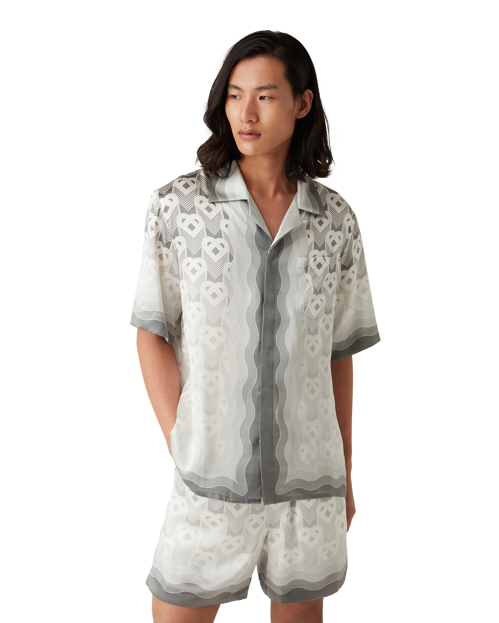 Camisa de seda de manga corta con monograma de corazón degradado